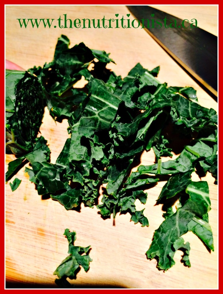 How to chiffonade greens via @bcnutritionista