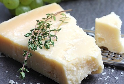 I miss cheese: nutritionist tips for the dairy-free cheese lover.