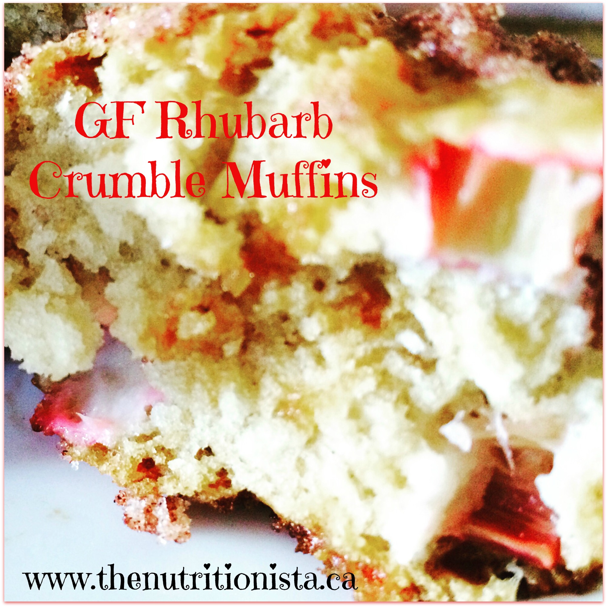 The perfect GF rhubarb crumble muffins. These are so good! Via @bcnutritionista