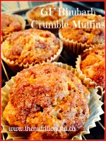 The perfect GF rhubarb crumble muffins. These are so good! Via @bcnutritionista