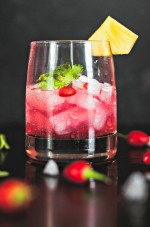 The most delicious, antioxidant infused Christmas mocktail (or cocktail) to serve to your guests over the holidays! Via @bcnutritionista