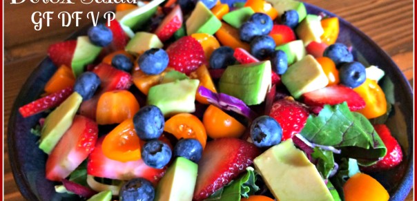 The most delicious superfood detox salad with strawberry vinaigrette. Amazing! Via @bcnutritionista